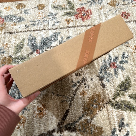 SKIMS LARGE GIFT BOX WITH RIBBON NEW - Picture 3 of 6